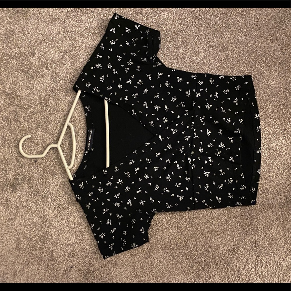 Cropped Brandy Melville OS shirt
